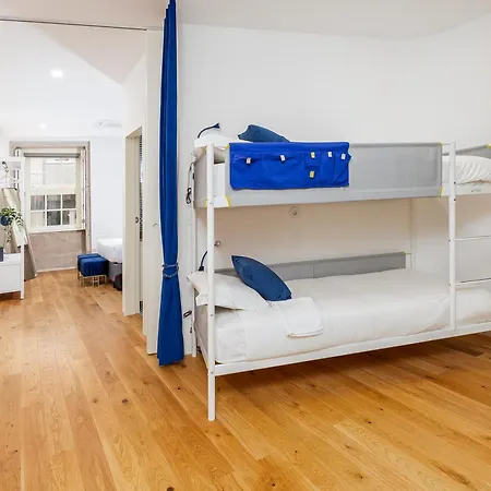 In Gallery Πανσιόν