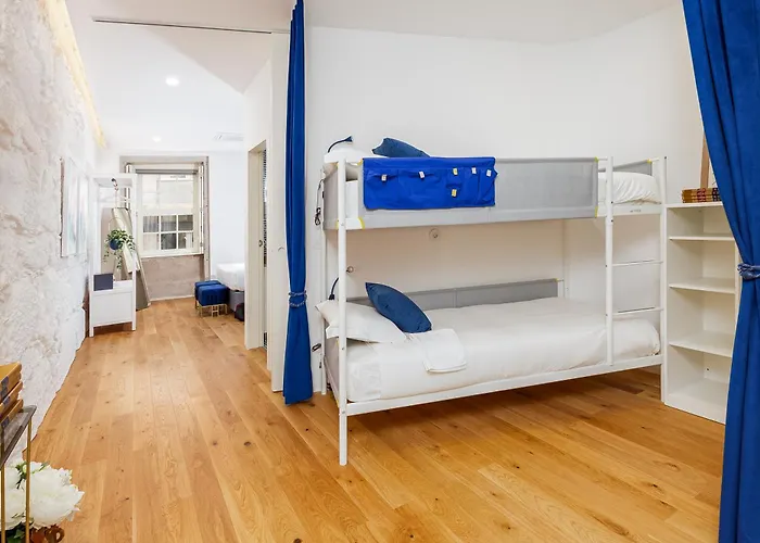 In Gallery בית הארחה